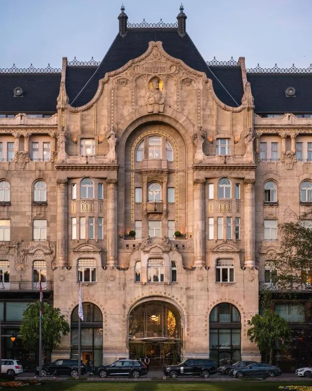 Four Seasons Hotel